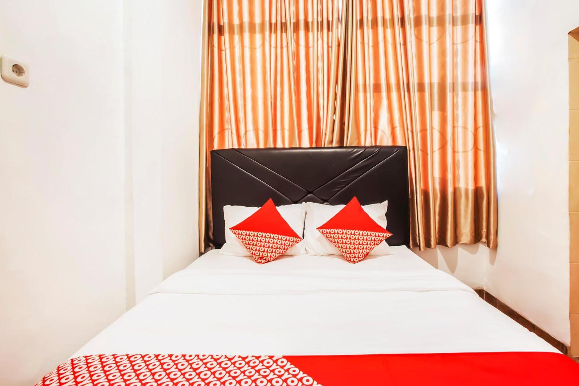 Hotel Oyo 2720 Sutomo 2*